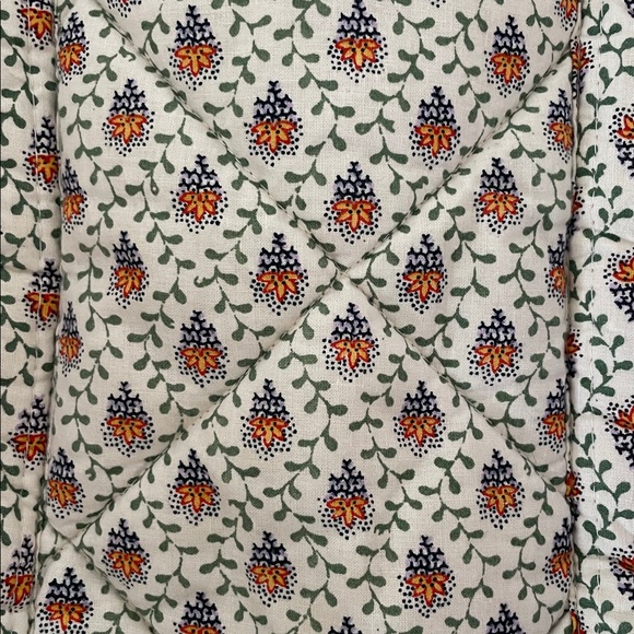 Pierre Deux Floral Pattern Quilted Weekend Bag in Cream and Multi 🌸 - Picture 3 of 6